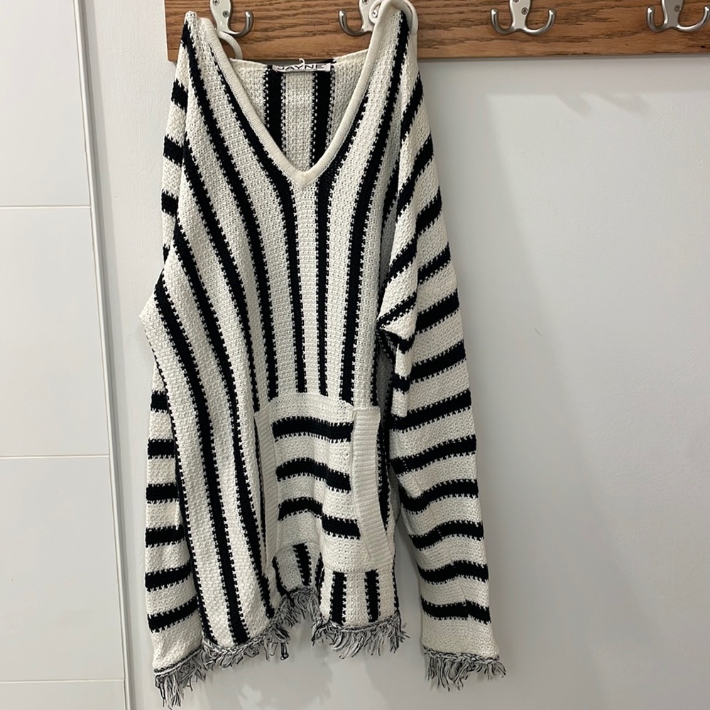 Sweatshirt with fringe at the bottom